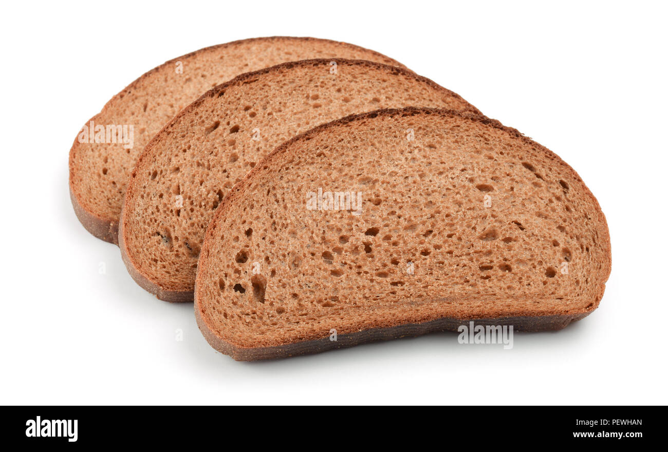 Tre fette di pane di segale isolato su bianco Foto Stock
