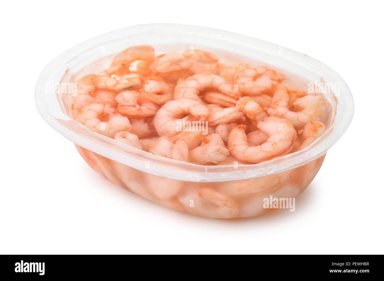Gamberi marinati in contenitore in plastica isolato su bianco Foto Stock