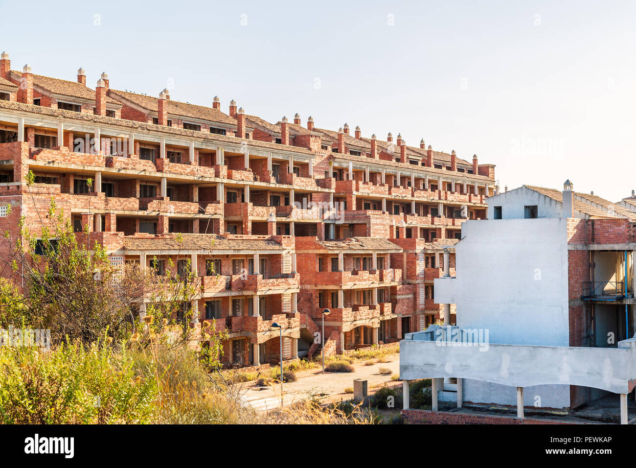 Incompiuta di edifici residenziali in Andalusia Spagna abbandonato dopo la bolla immobiliare burst con il crollo finanziario cerca 2007 Foto Stock