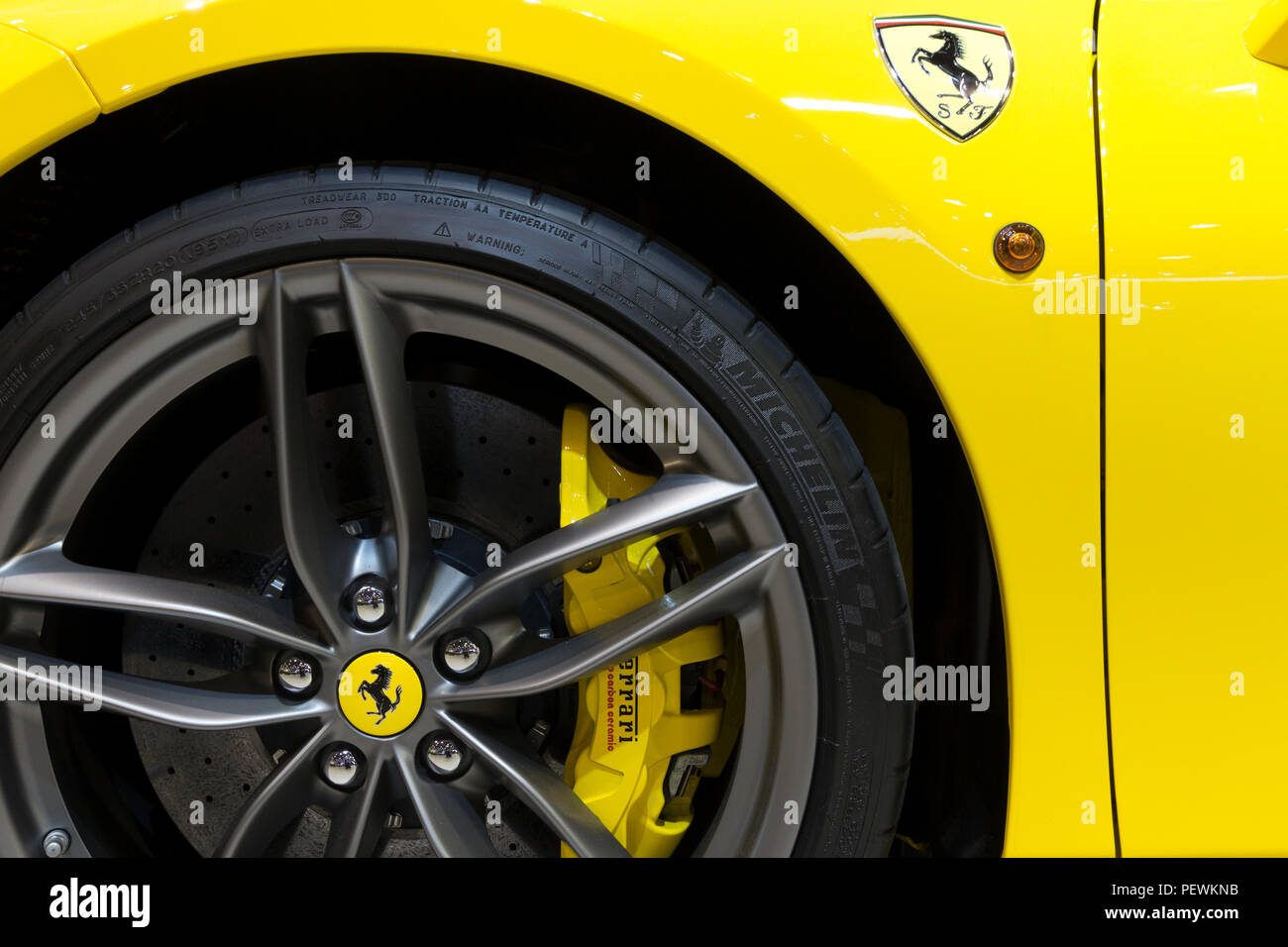 Bruxelles - Jan 12, 2016: Close up di una Ferrari 488 GTB Spider auto sportiva a Bruxelles Motor Show. Foto Stock