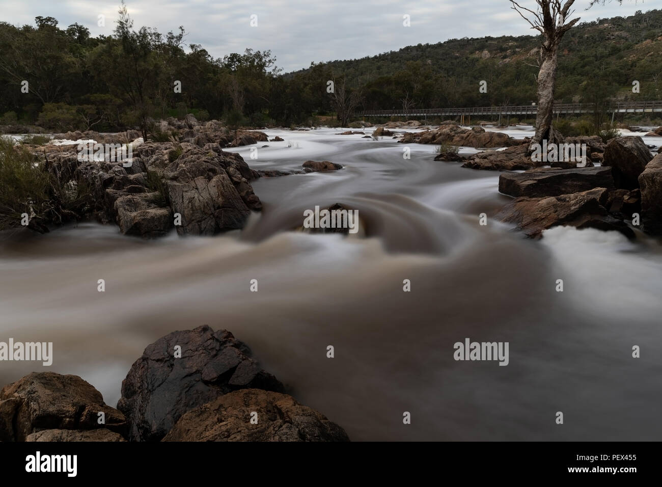 Una lunga esposizione delle campane rapids fluente in Perth Western Australia Foto Stock