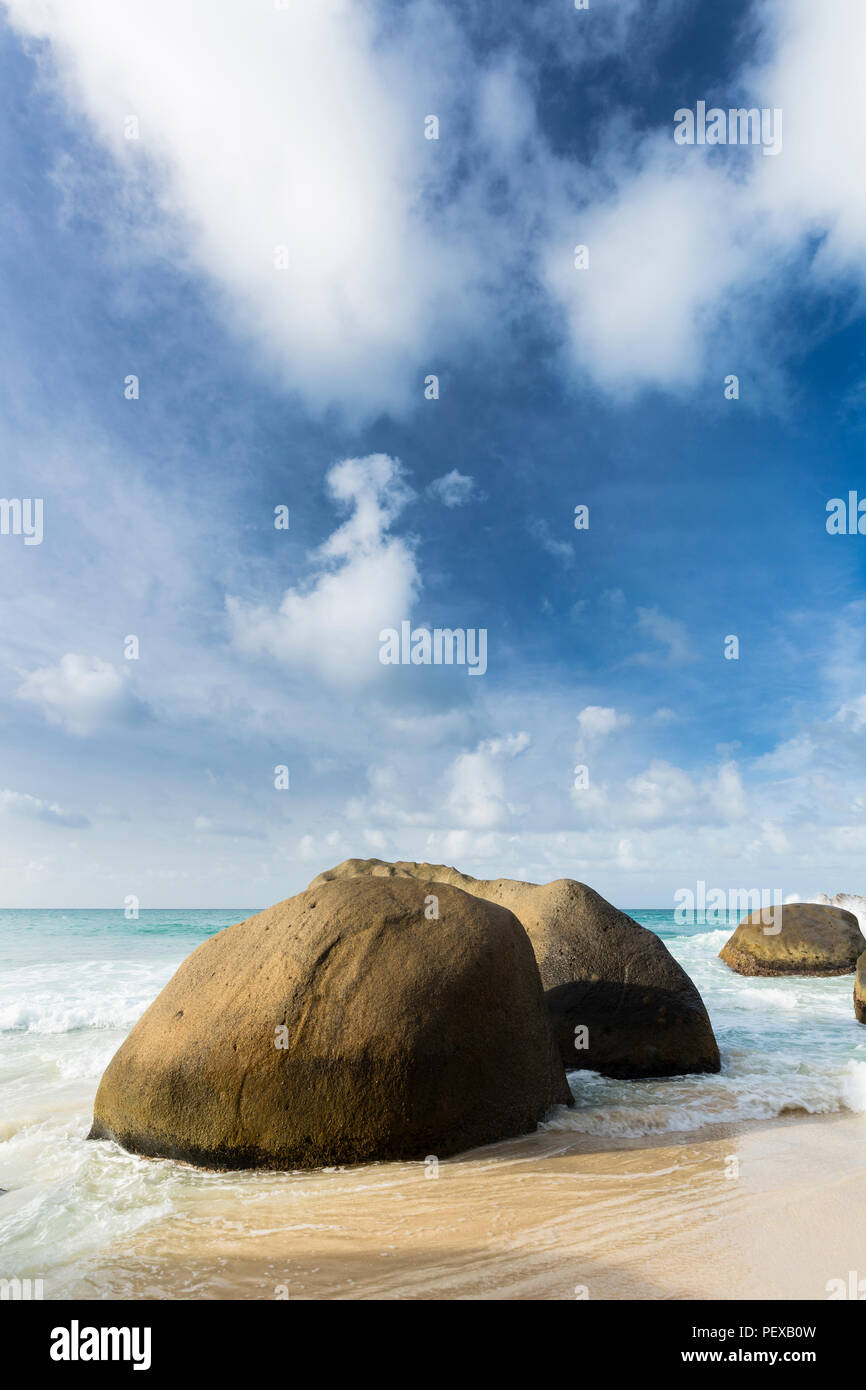 L'appartata spiaggia di Anse Nord d'Est a nord di Mahe, Seychelles. Foto Stock