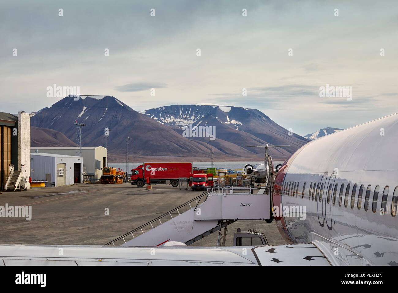 Svalbard Aeroporto di Longyearbyen Longyearbyen Lufthavn come visto da un piano Foto Stock