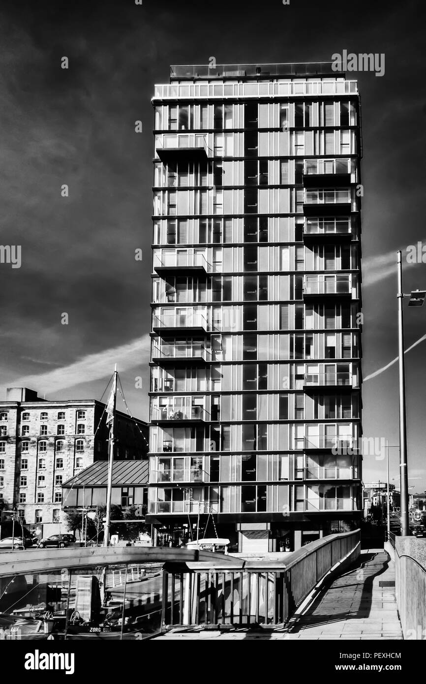 Dublino, Irlanda, marzo 2018, vista di un edificio moderno in Canal Grande area Foto Stock