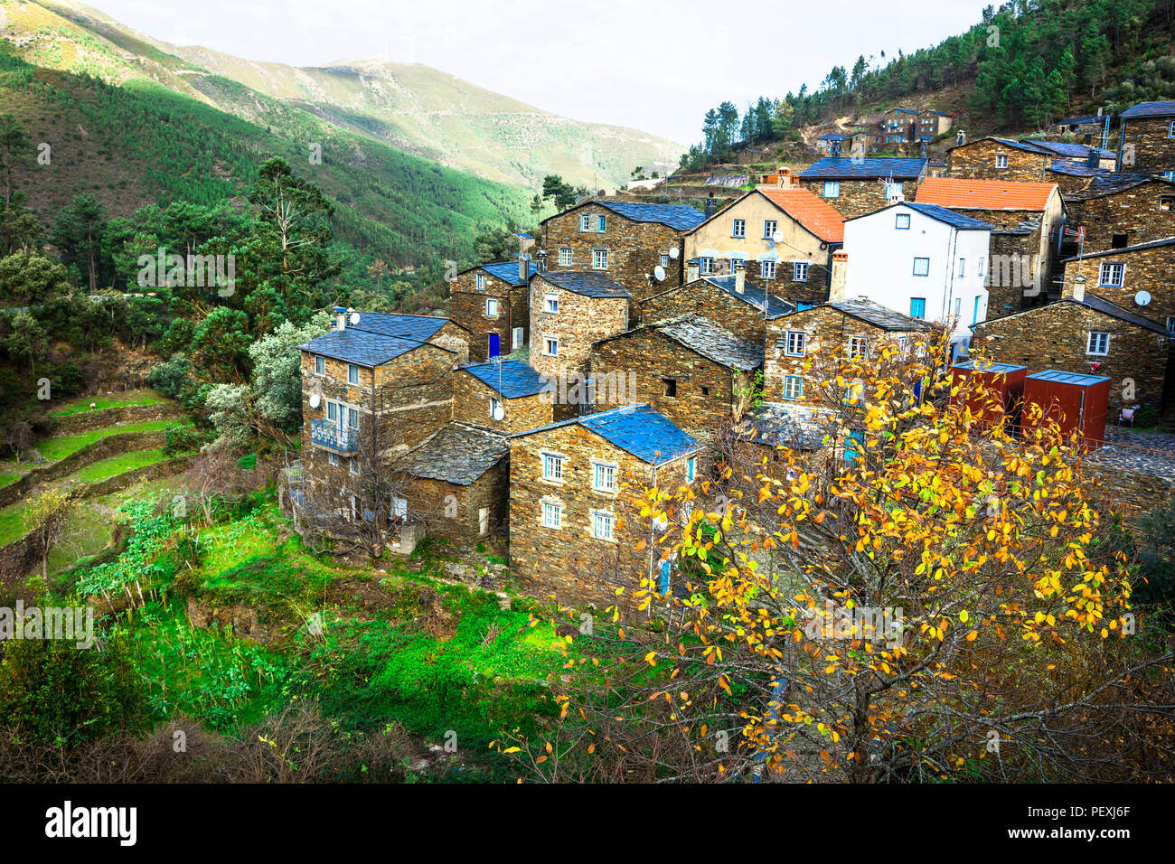 Il vecchio tradizionale villaggio Piodao,vista panoramica,Portogallo. Foto Stock