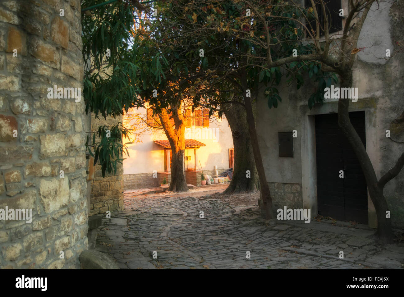 Passeggiata attraverso le antiche strade di Grisignana...Istra Croazia Foto Stock