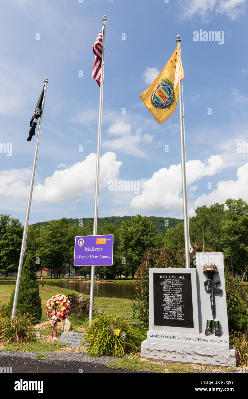 SMETHPORT, PA, Stati Uniti d'America-11 agosto 18: un memoriale ai soldati hanno perso nella guerra del Vietnam si erge in Hamlin Park. Foto Stock