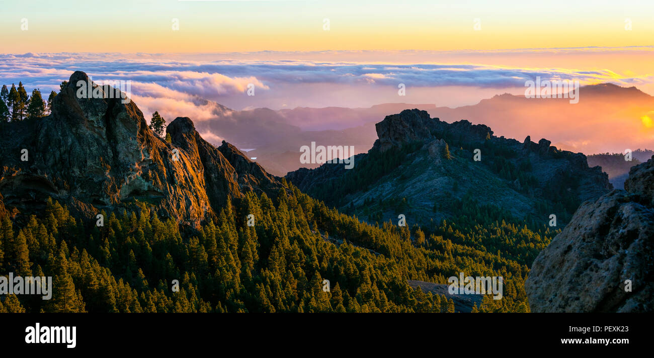 Impressionante Roque Nublo de su sunset,Gran Canaria,Spagna. Foto Stock