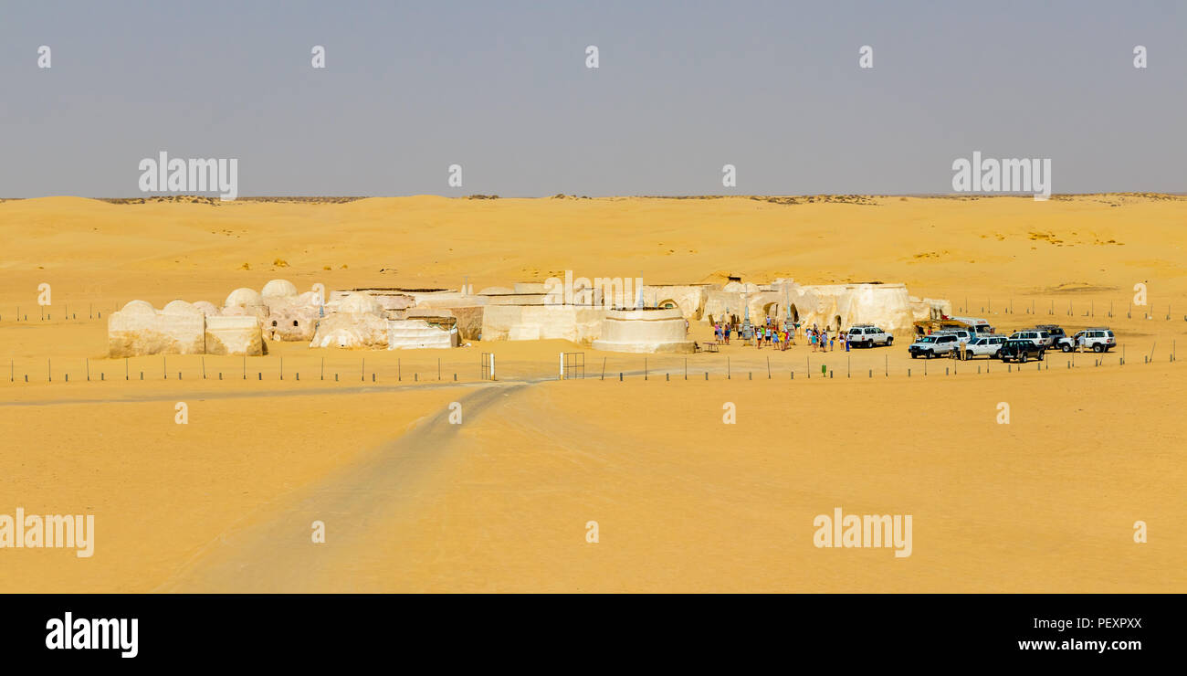 Star Wars set, costruito in mezzo al deserto vicino Naftah, Tunisia Foto Stock