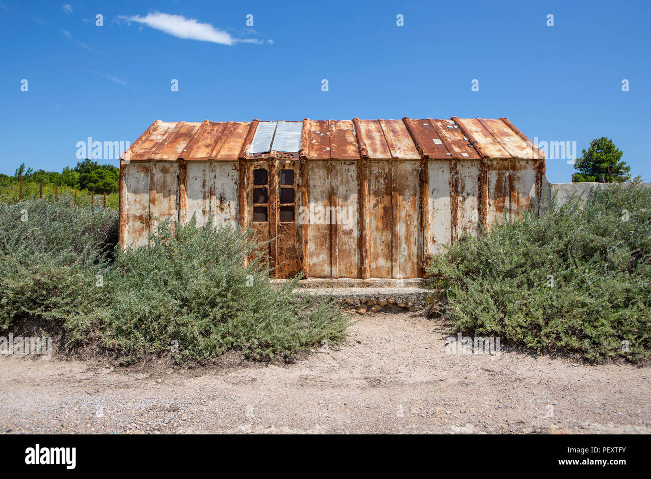 Abbandonati baracca di stagno Foto Stock