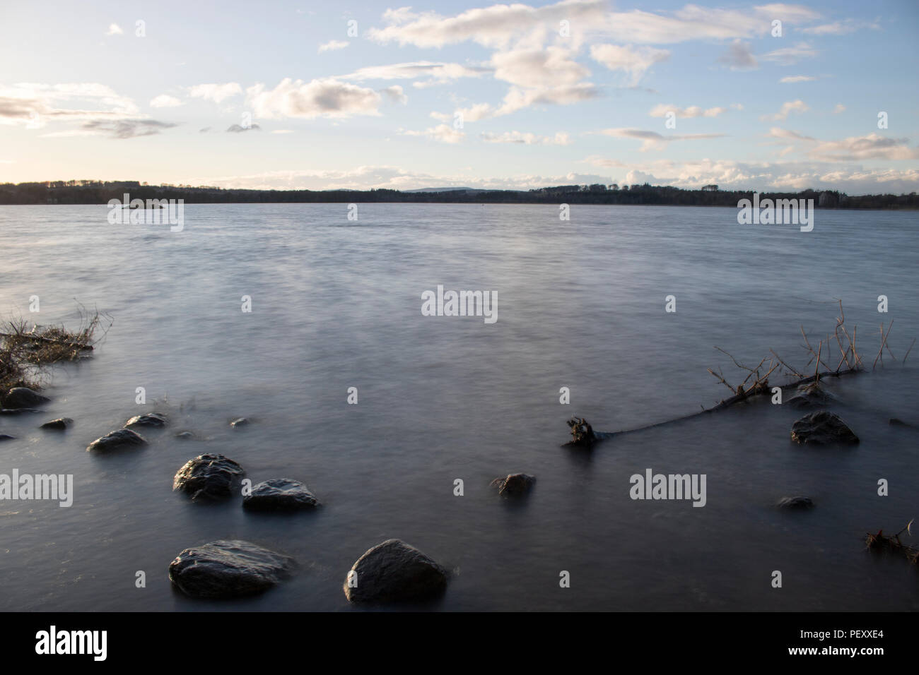 Una lunga esposizione di Loch di Skene Foto Stock
