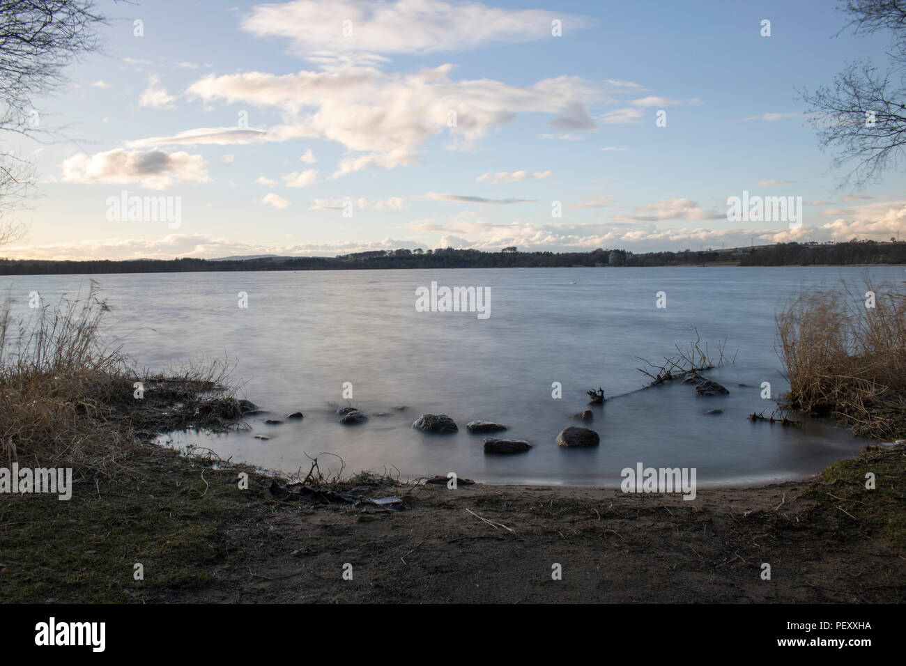 Una lunga esposizione di Loch di Skene Foto Stock