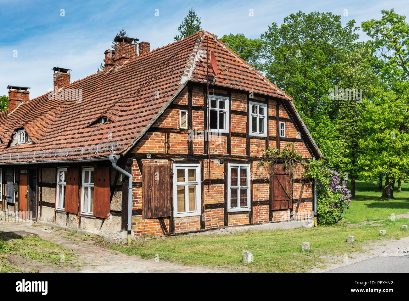 Workman in casa il museo village Baruther Glashuette. Glashuette è situato nel Land di Brandeburgo, in Germania, in Europa Foto Stock