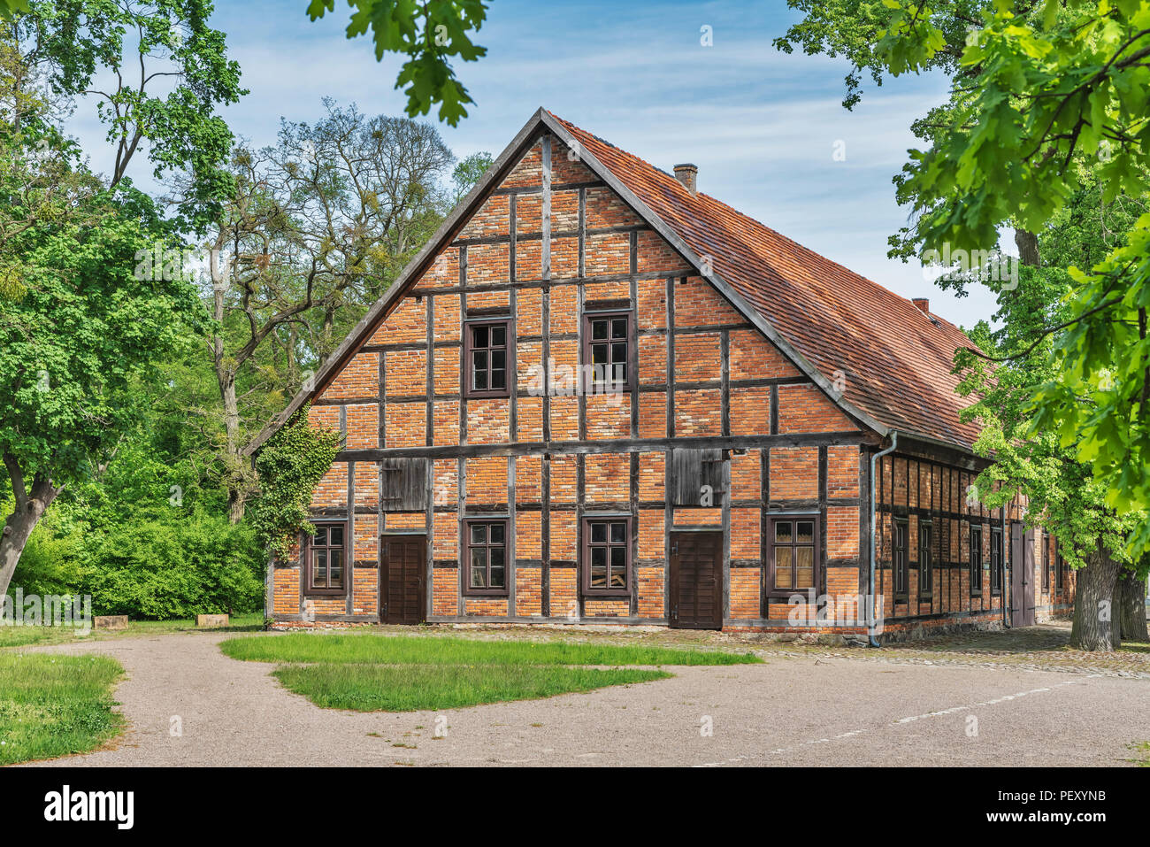 Vecchio edificio Glashuette nel museo village Baruther Glashuette, Baruth/Mark, Brandeburgo, Germania Foto Stock