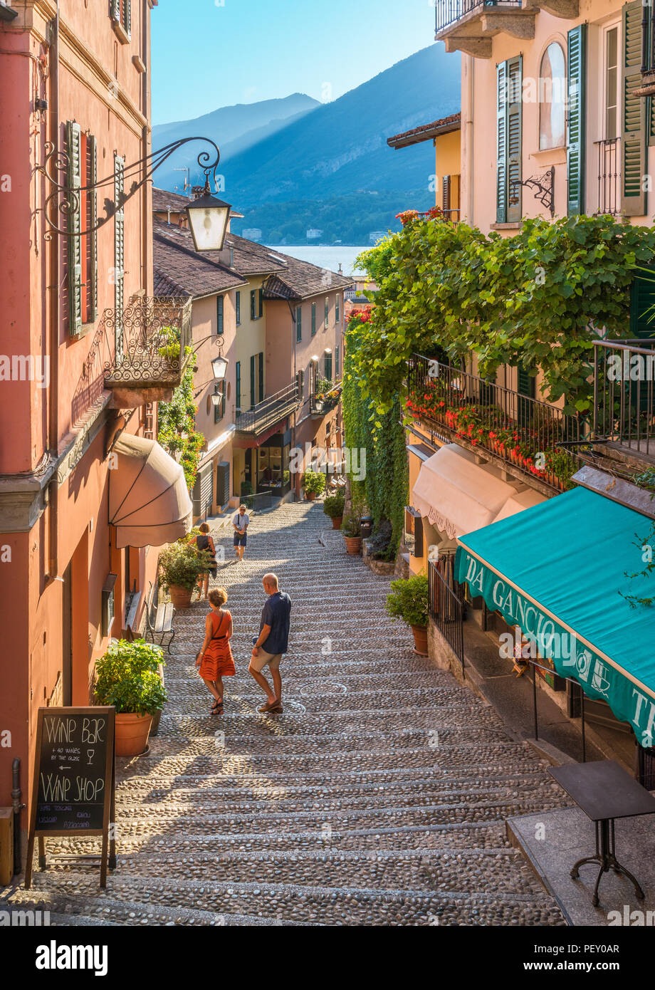 Vista panoramica a Bellagio in un pomeriggio d'estate. Il lago di Como, Lombardia, Italia. Foto Stock