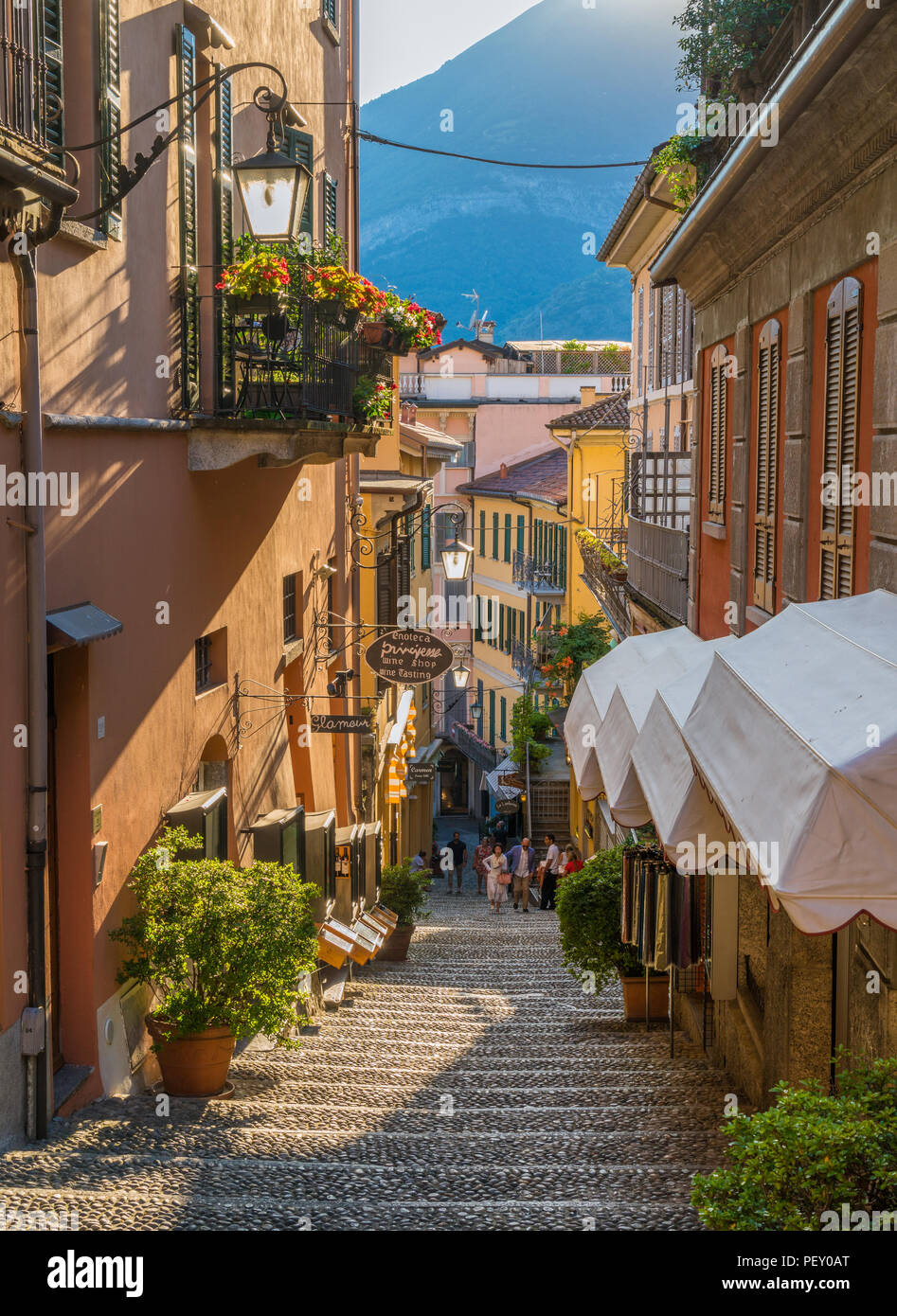 Vista panoramica a Bellagio in un pomeriggio d'estate. Il lago di Como, Lombardia, Italia. Foto Stock