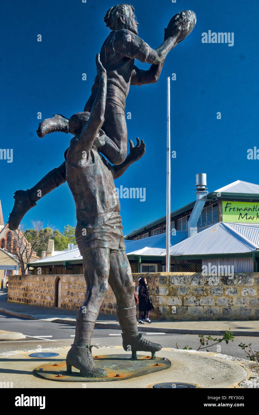 Statua del famoso australiano regole di azione di calcio Foto Stock