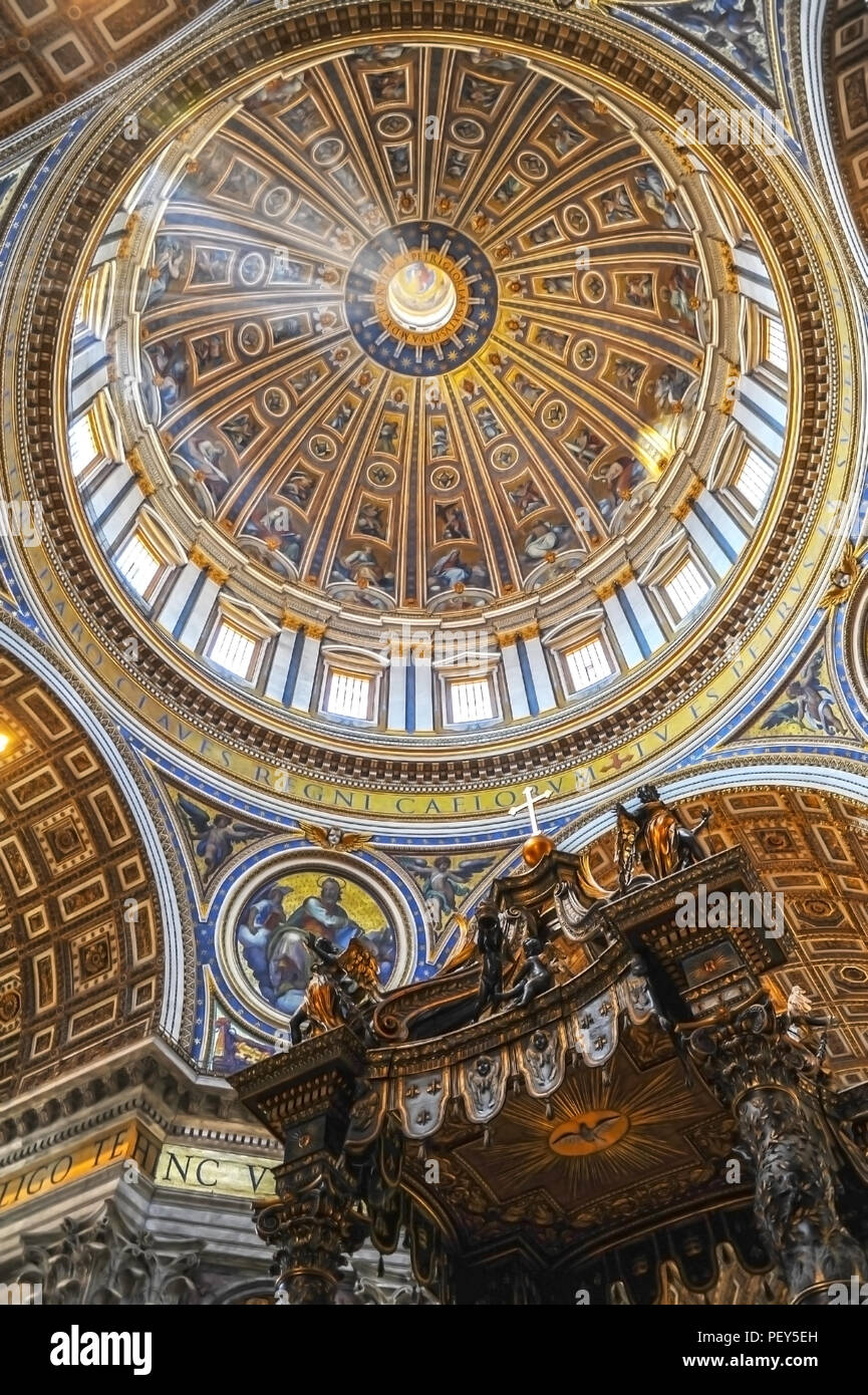 Altare Principale della cattedrale di San Pietro in Vaticano Foto Stock