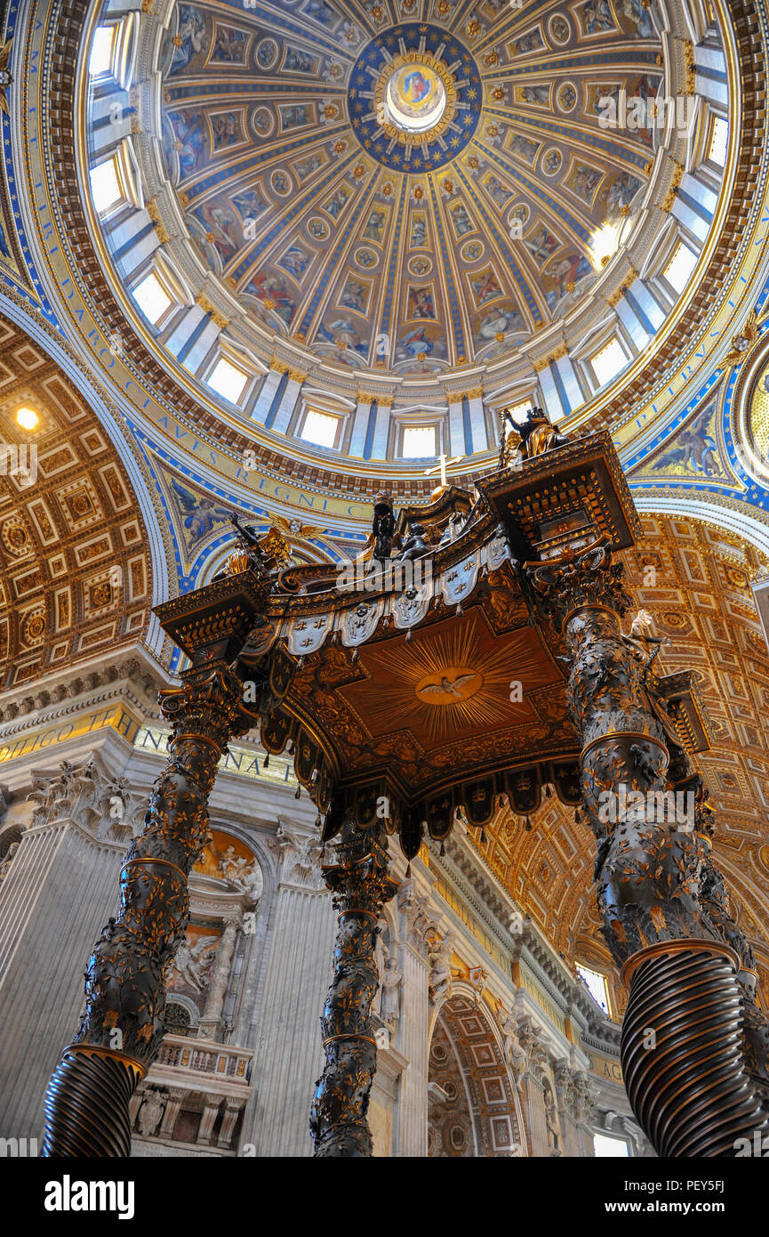 Altare Principale della cattedrale di San Pietro in Vaticano Foto Stock