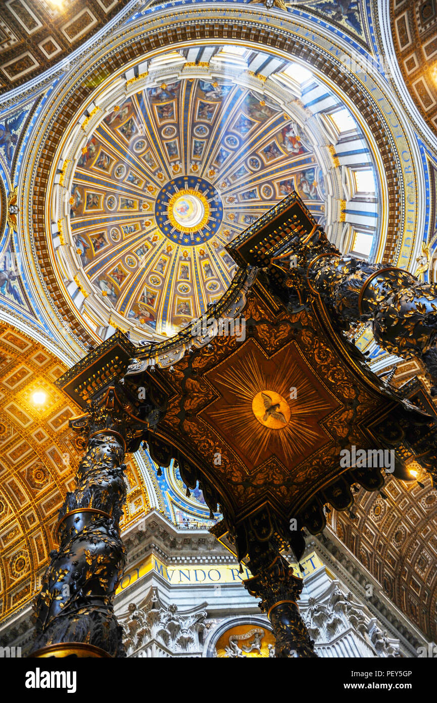 Altare Principale della cattedrale di San Pietro in Vaticano Foto Stock