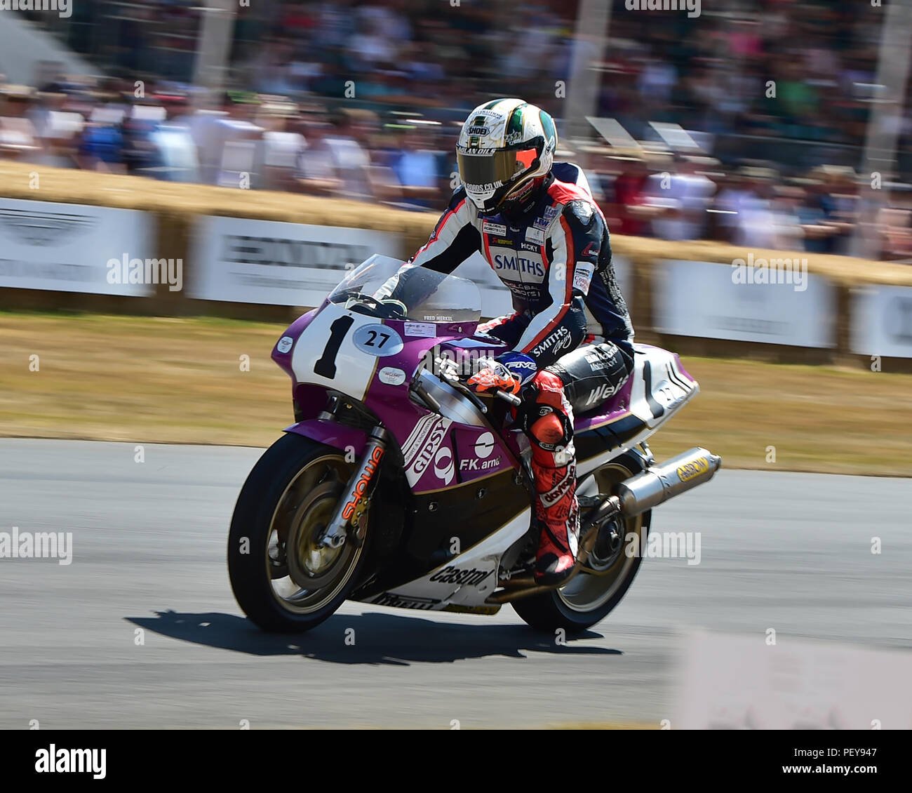 Peter Hickman, Honda RC30, trenta anni di Superbike, Goodwood Festival della velocità, il Giubileo d'argento, Goodwood, luglio 2018, West Sussex, in Inghilterra. 2018 Foto Stock