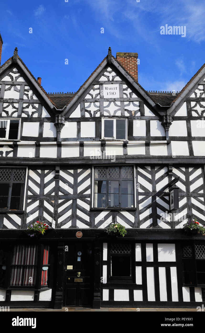 Il Tudor di Lichfield cafe e pub, sull'alesaggio Street, nella città di Lichfield, Staffordshire, Regno Unito Foto Stock