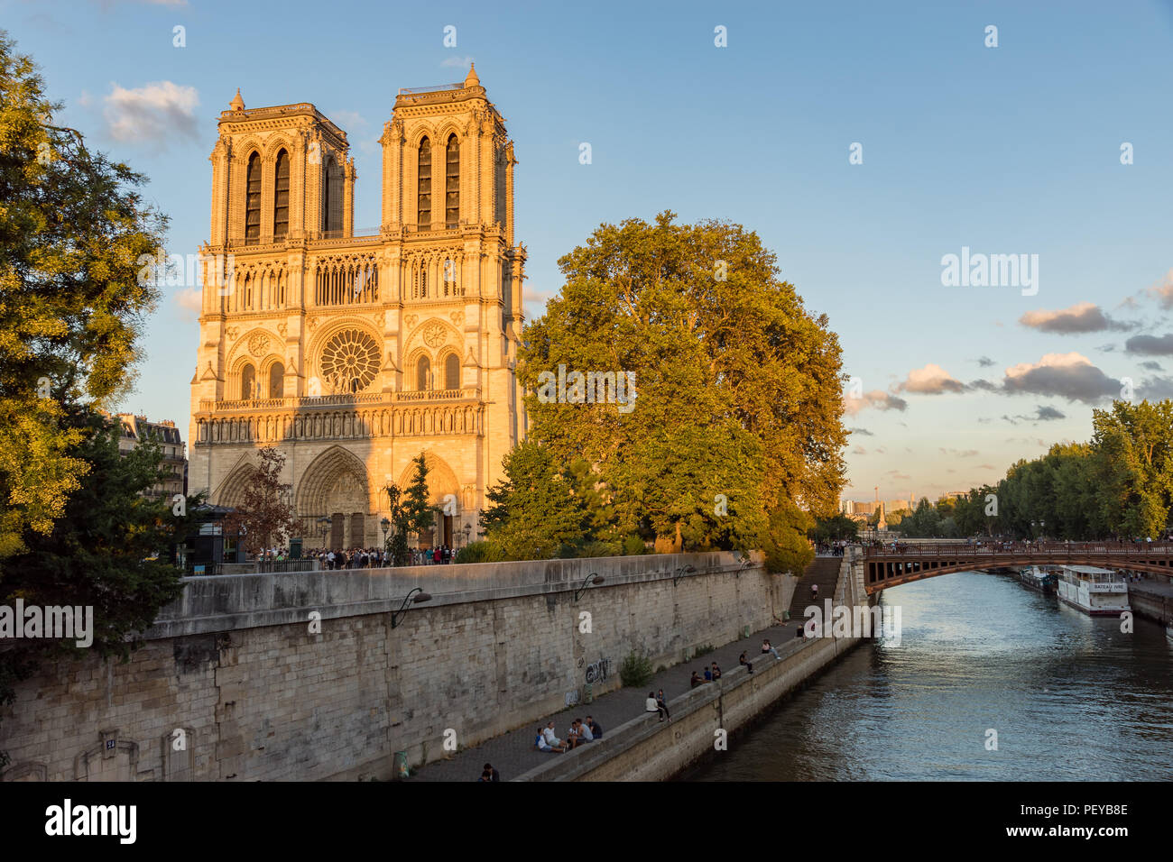 Notre Dame de Paris a Ora d'Oro - Parigi, Francia Foto Stock