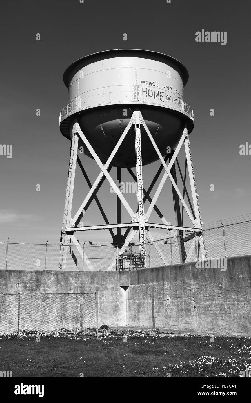 Alcatraz water tower, Isola di Alcatraz nella Baia di San Francisco, California, Stati Uniti d'America Foto Stock