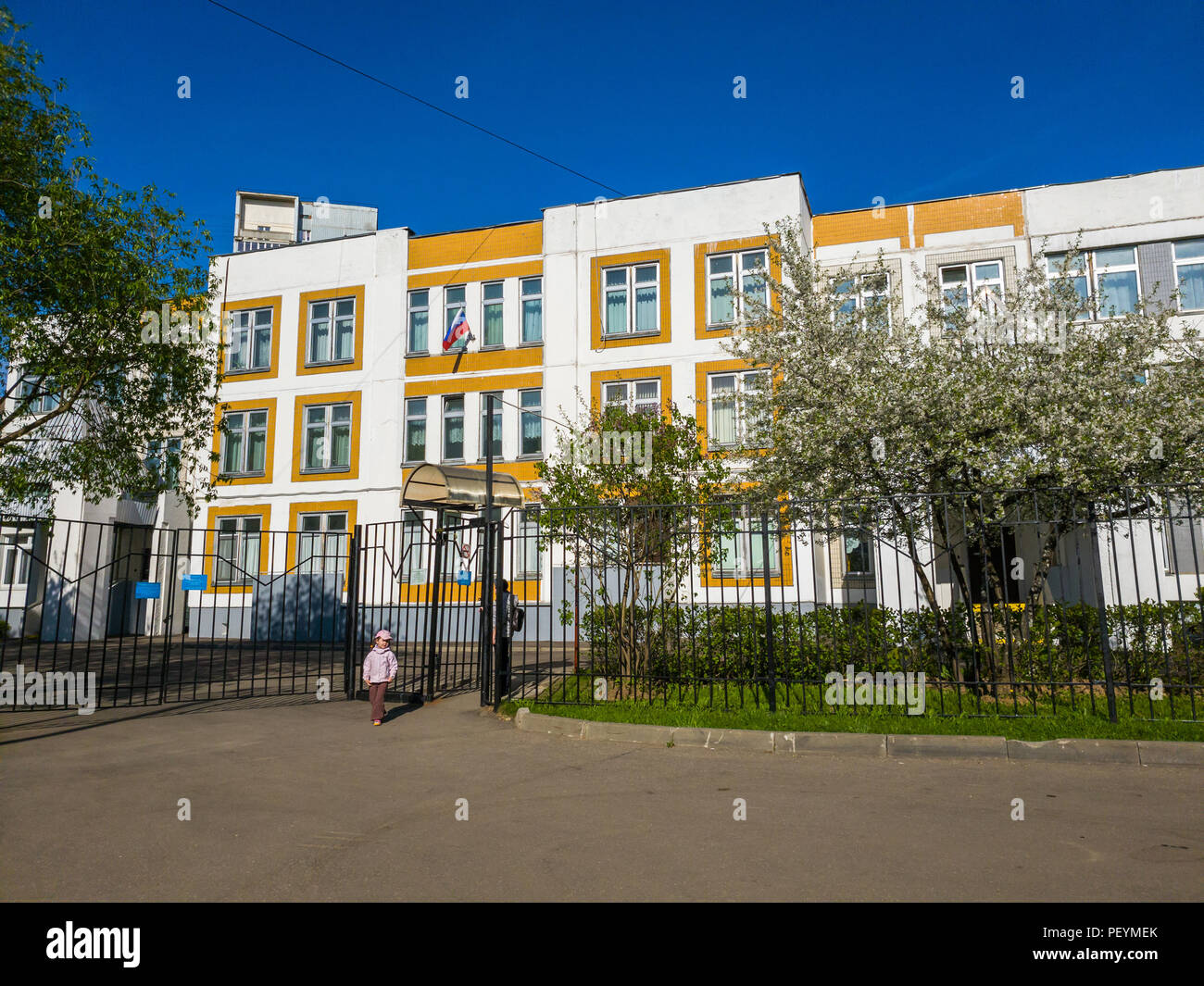 Mosca, Russia - 11 Maggio. 2018. Stato tipico completo scuola in un Zelenograd Foto Stock