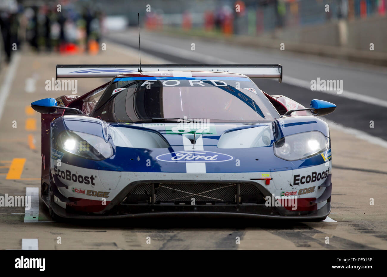 Circuito di Silverstone, UK. 17 Ago, 2018. FIA World Endurance Championship; la Ford GT LMGTE Pro racing auto da Ford Chip Ganassi Team UK (USA) pilotato da Andy Priaulx (GBR) e Harry Tinknell (GBR) nella corsia dei box durante le prove libere 2 del 3 round del FIA World Endurance Championship a Silverstone Credito: Azione Sport Plus/Alamy Live News Foto Stock
