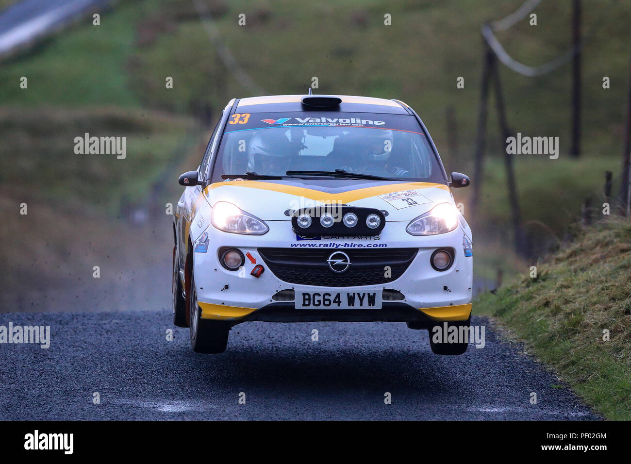 Contea di Antrim, Irlanda del Nord. 17 Ago, 2018. John Mulholland Motors Ulster Rally; Giordania levigare e Paolo Hone (Adam Opel R2) in azione il giorno 1 del 2018 Ulster Rally Credit: Azione Plus sport/Alamy Live News Foto Stock