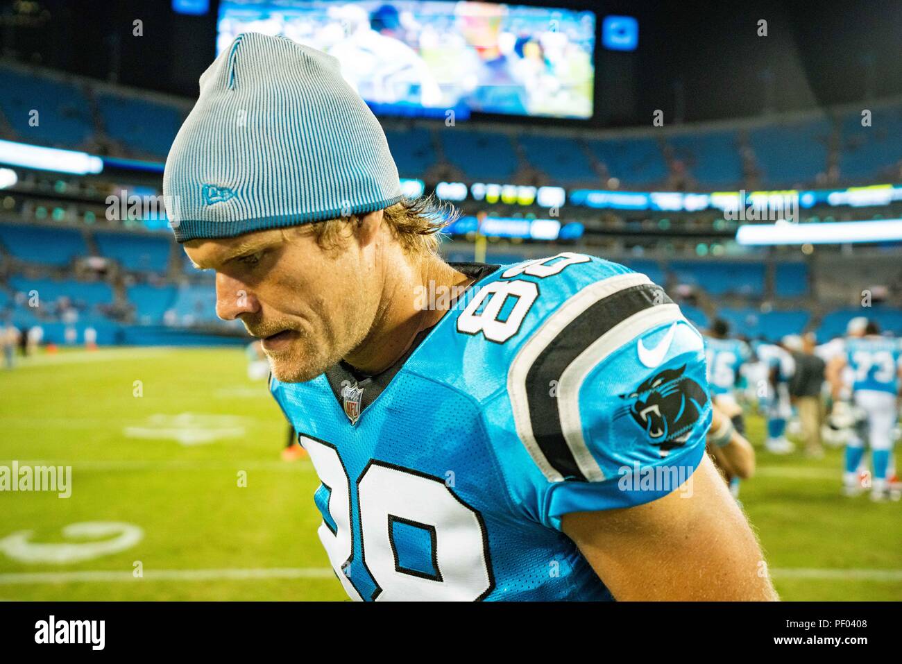 North Carolina, USA. Il 17 agosto 2018. Carolina Panthers stretto fine Greg Olsen (88) durante la preseason NFL partita di calcio tra i delfini di Miami e il Carolina Panthers Venerdì 17 Agosto, 2018 a Charlotte, NC. Giacobbe Kupferman/CSM Credito: Cal Sport Media/Alamy Live News Foto Stock