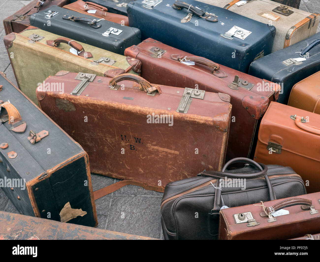 Londra, Regno Unito. Il 18 agosto 2018. Pressione di stallo di mercato e automobili classiche a ' Classic Car Boot vendita " al granaio Sq Kings Cross Londra UK 18/08/2018 Credit: Martyn Goddard/Alamy Live News Foto Stock