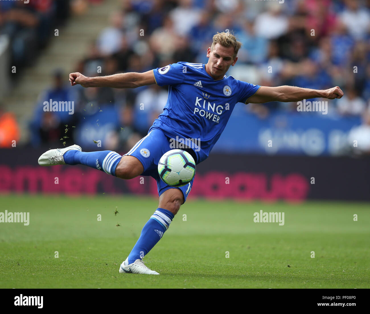 MARC ALBRIGHTON Leicester City FC LEICESTER CITY V WOLVERHAMPTON WANDERERS BARCLAYS PREMIER LEAGUE 18 agosto 2018 GBC10947 rigorosamente solo uso editoriale. Se il giocatore/i giocatori raffigurata in questa immagine è/sono la riproduzione per un Club Inglese o l'Inghilterra per la squadra nazionale. Quindi questa immagine può essere utilizzata solo per scopi editoriali. Uso non commerciale. I seguenti usi sono anche limitato anche se in un contesto editoriale: Utilizzare in combinazione con, o parte della, qualsiasi non autorizzato di audio, video, dati, calendari, club/campionato loghi, scommesse, giochi o qualsiasi 'live' servizi. Anche le restrizioni sono U Foto Stock