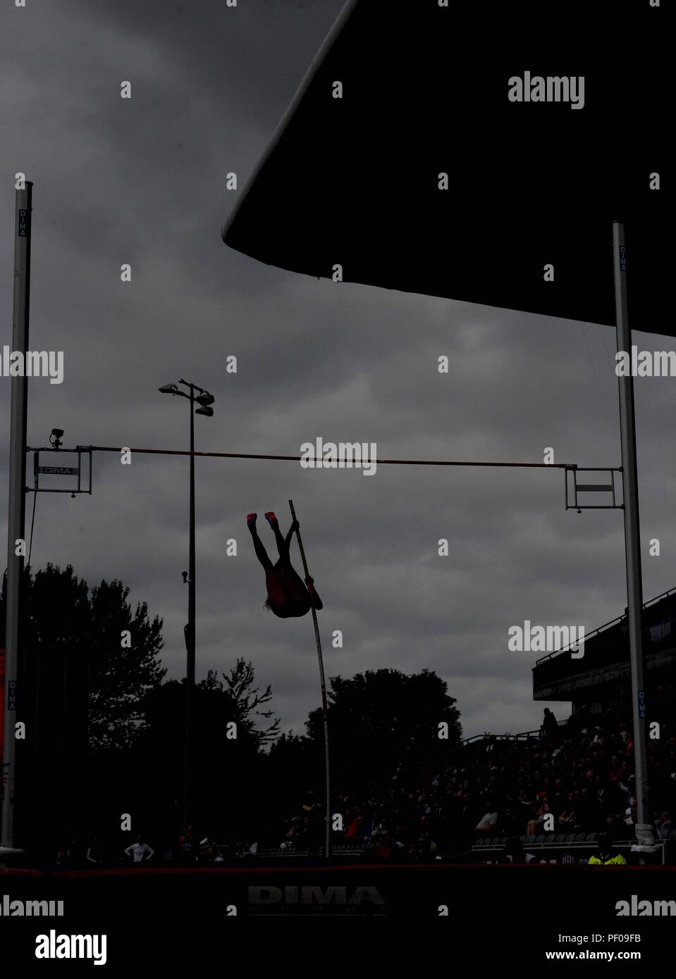 Birmingham, Regno Unito. Il 18 agosto 2018. Womens pole vault silhouette. Muller Grand Prix di Birmingham. Diamond league. Alexander Stadium. Perry Bar. Birmingham. Regno Unito. 18/08/2018. Credito: Sport In immagini/Alamy Live News Foto Stock