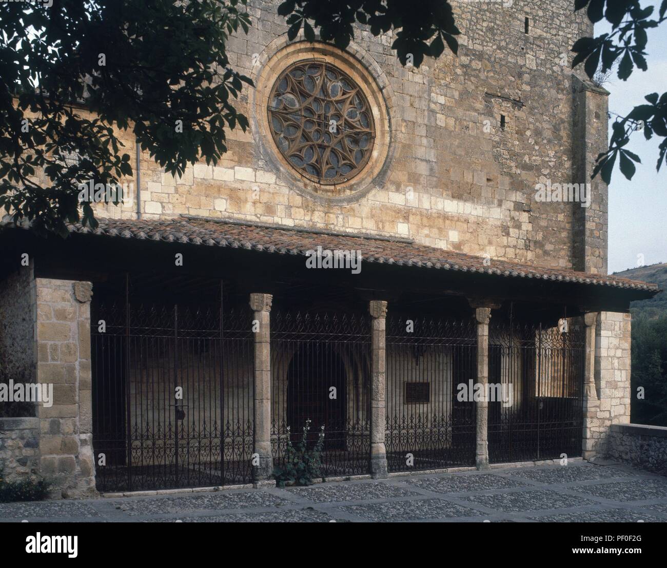 ATRIO DE LA Colegiata de San Cosme y San Damian - SIGLO XV. Posizione: Colegiata de San Cosme y San Damian, COVARRUBIAS, BURGOS, Spagna. Foto Stock