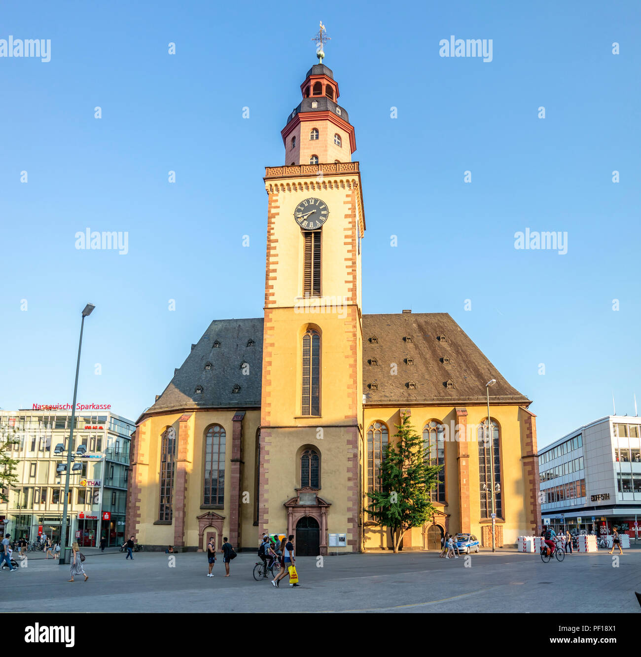 Francoforte / GERMANIA - Agosto 02 2018: la chiesa di Santa Caterina - Katharinenkirche è la più grande chiesa luterana nel centro della città vecchia di Francoforte am Foto Stock