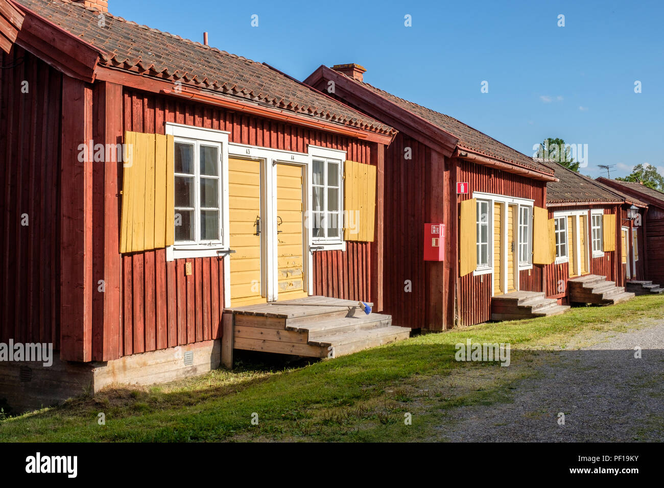 Chiesa Lövånger città nel nord della Svezia risale al XVII secolo e si compone di 117 case di cui molti sono usati per hostel alloggio. Foto Stock
