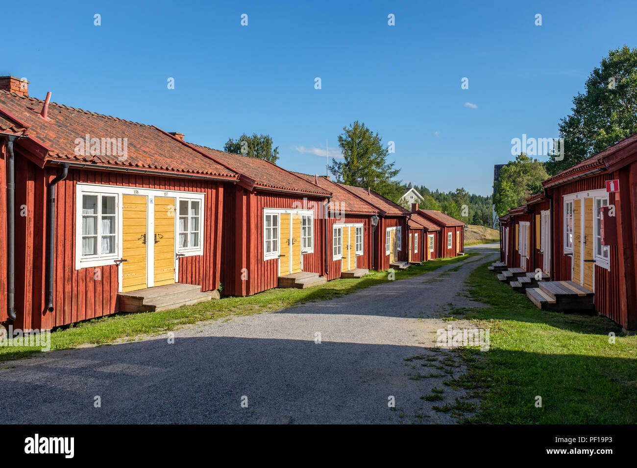 Chiesa Lövånger città nel nord della Svezia risale al XVII secolo e si compone di 117 case di cui molti sono usati per hostel alloggio. Foto Stock
