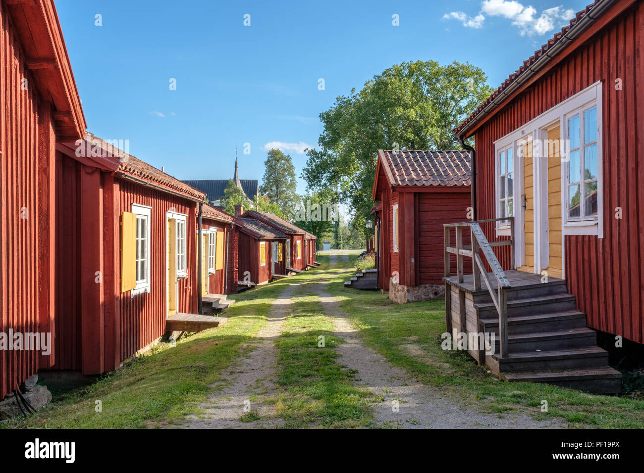 Chiesa Lövånger città nel nord della Svezia risale al XVII secolo e si compone di 117 case di cui molti sono usati per hostel alloggio. Foto Stock