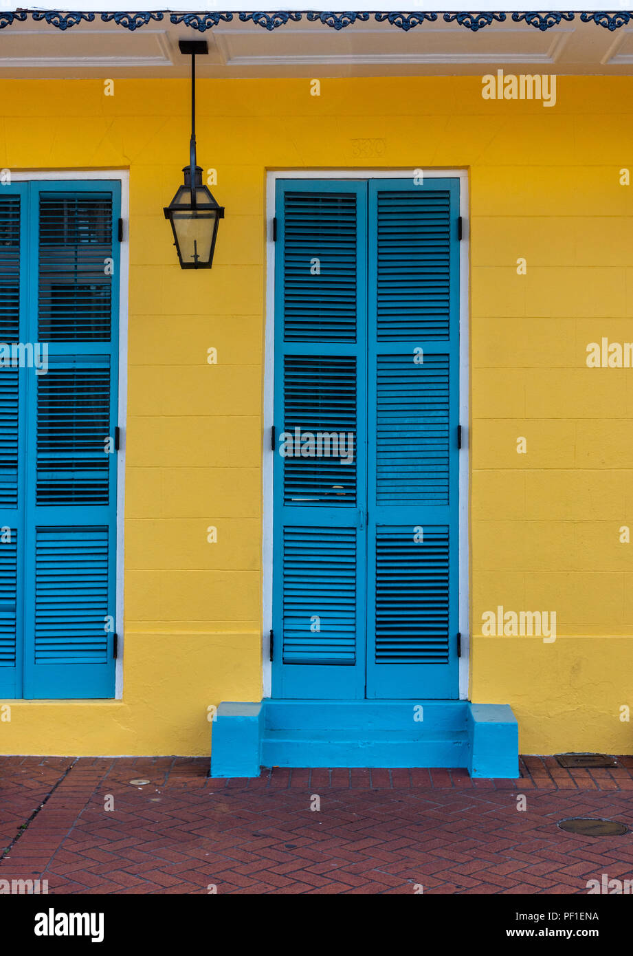 Colorata unica porta di entrata Foto Stock