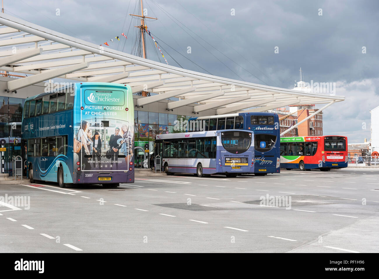 Il disco, Portsmouth, Inghilterra, Regno Unito. Il nuovo punto di interscambio dei trasporti 2018. Foto Stock