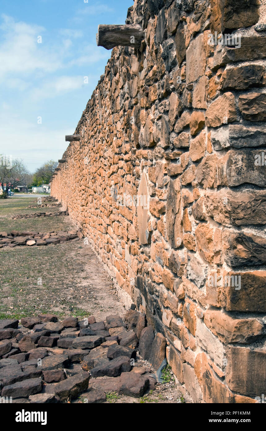 Al di fuori del muro di pietra della Missione di San Jose di San Antonio Missions National Park Foto Stock
