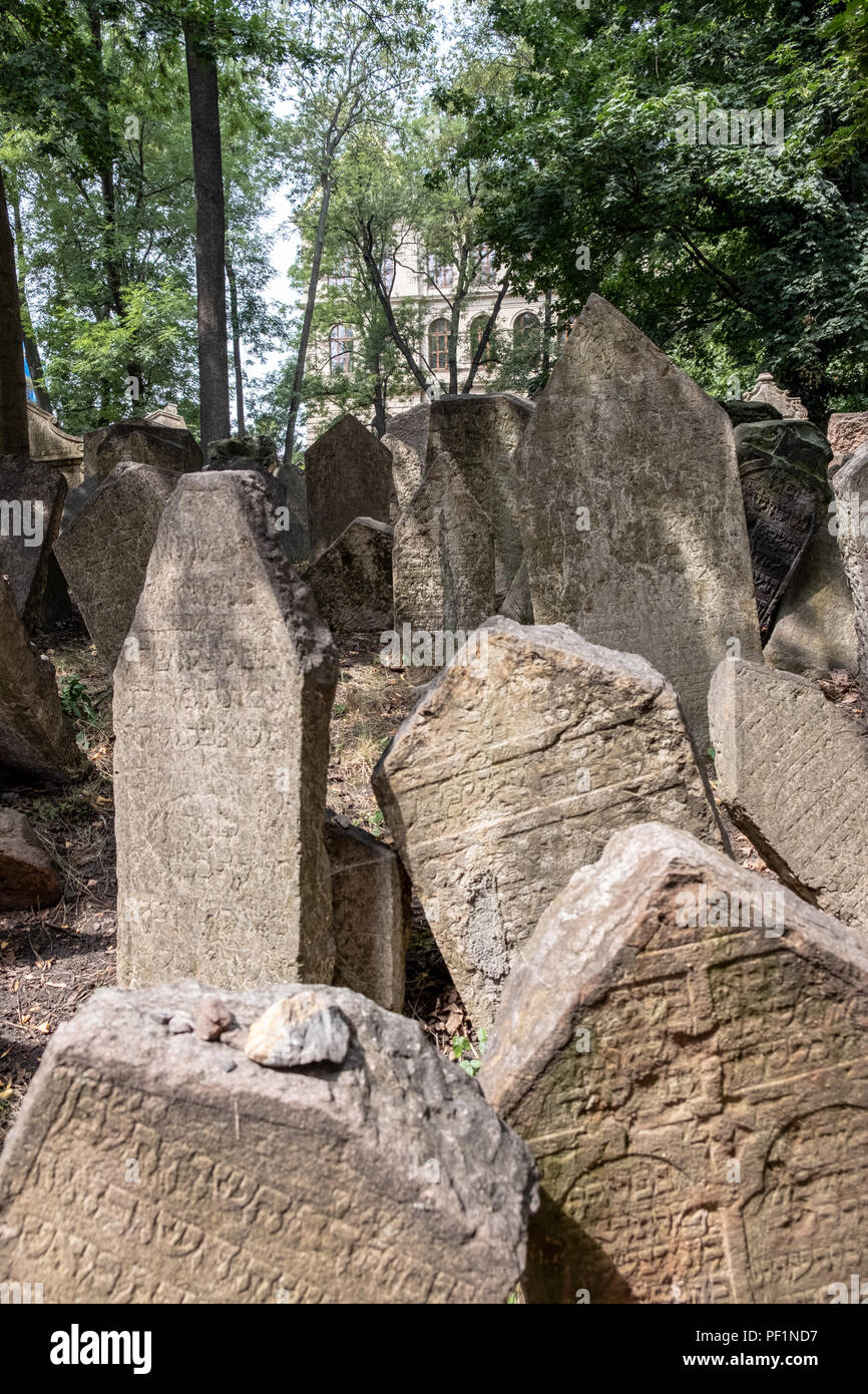 Il vecchio cimitero ebraico di Praga, Repubblica Ceca. Foto Stock