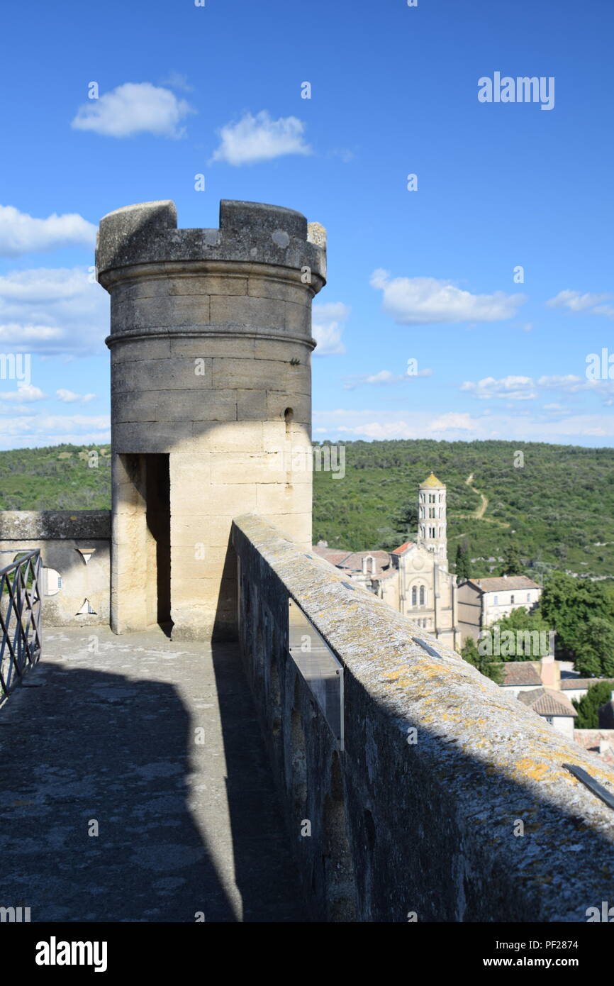 Viste di Uzès dal Ducato palazzo o castello di Uzès Gard Francia Foto Stock