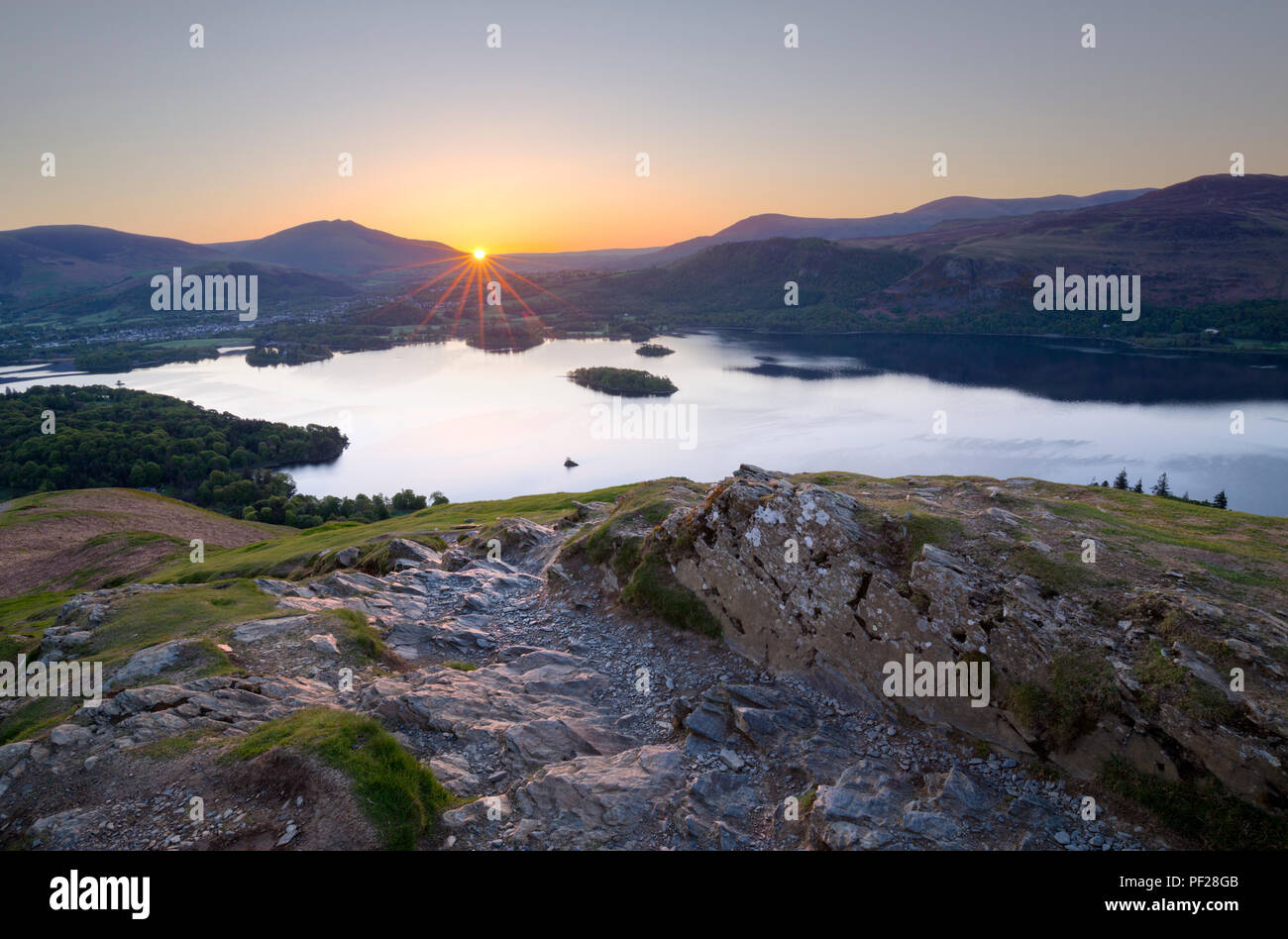Alba da Catbells nel distretto del lago che si affaccia Derwent Water Foto Stock