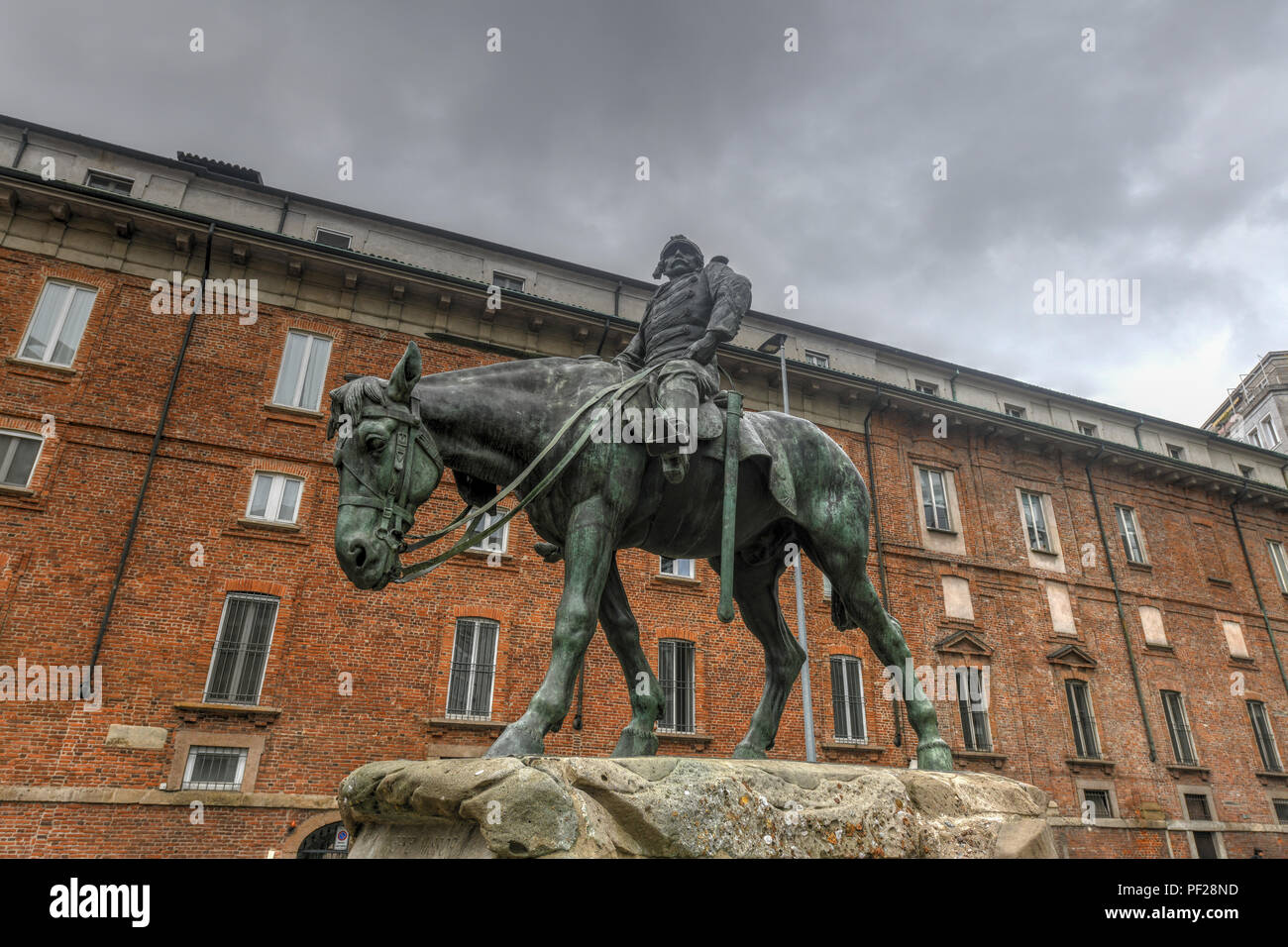 Monumento a Missori (1916) a Piazza Missori a Milano. Giuseppe Missori è stato un patriota italiano, leader militare durante l'unificazione italiana, e po Foto Stock
