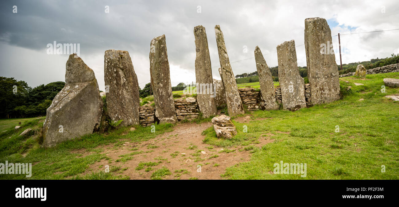 Il Neolitico Cairn Santo Chambered Cairns affacciato sulla Baia di Wigtown nel sud-ovest della Scozia. Costruita nel IV millennio a.c. sono noti come Clyde Cair Foto Stock