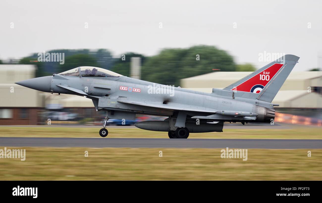 RAF Eurofighter Typhoon FGR4 con la RAF100 Logo sulla coda per celebrare il centenario della Royal Air Force al RIAT 2018 Foto Stock