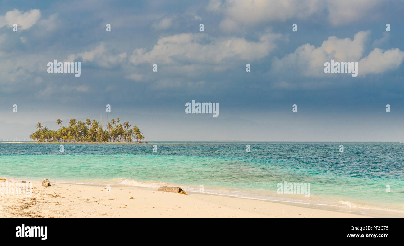 Una tipica vista nelle isole San Blas Foto Stock